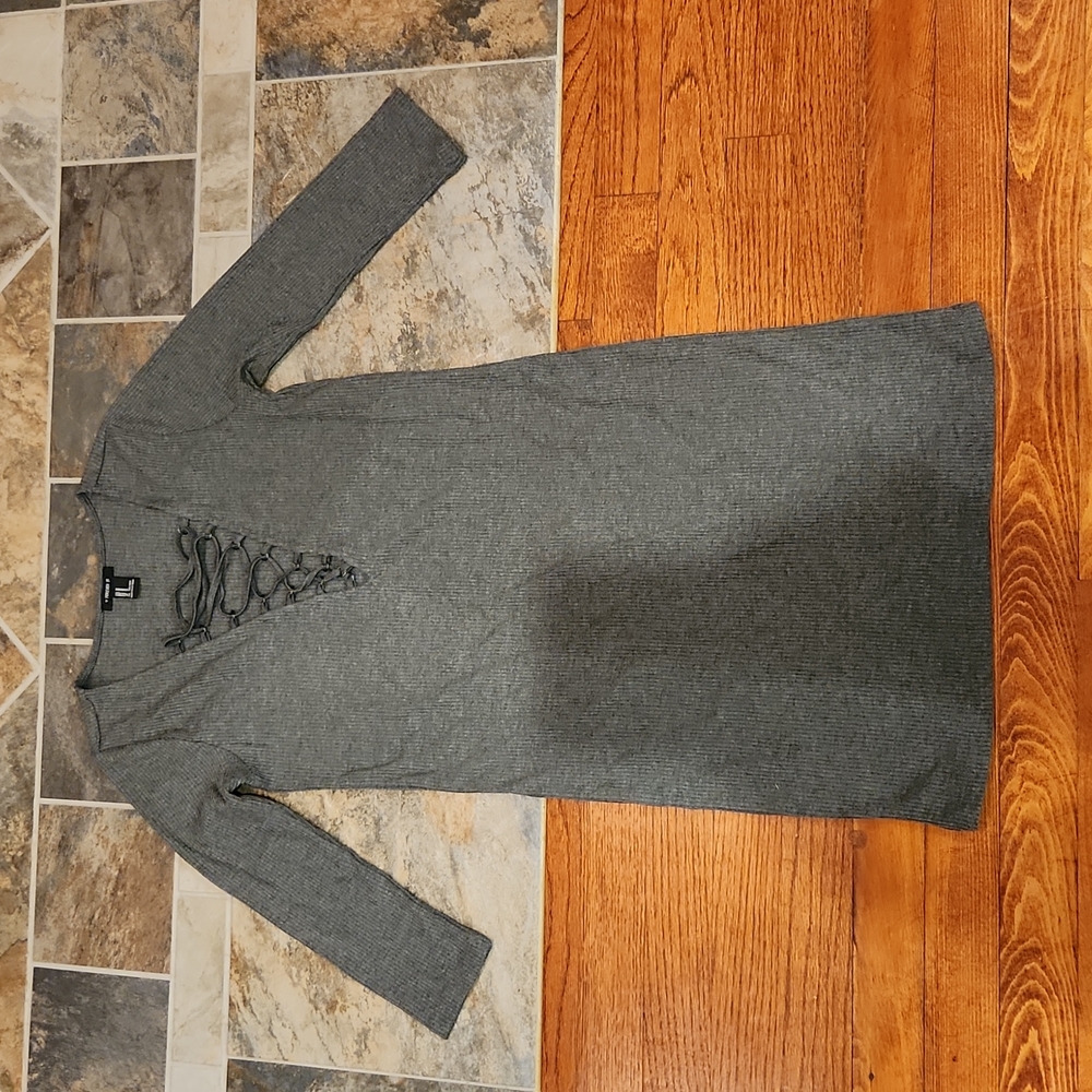 Forever 21 Ripped Dress Size M